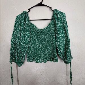Forever 18Green Floral Smocked Puff Sleeve Crop Top